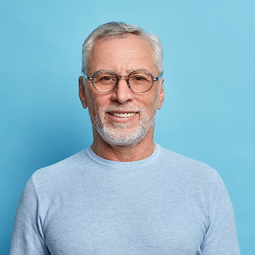 Smiling senior man wearing glasses.